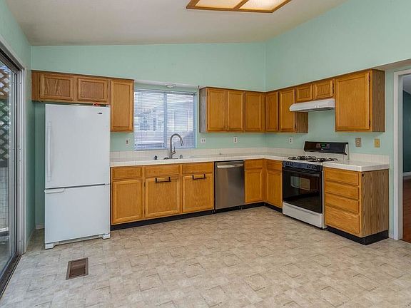 4th image of 2265 Rockdale Dr