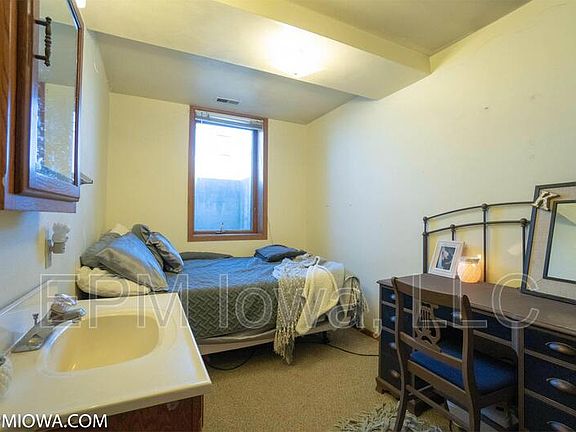 4th image of 2321 Olive St #1