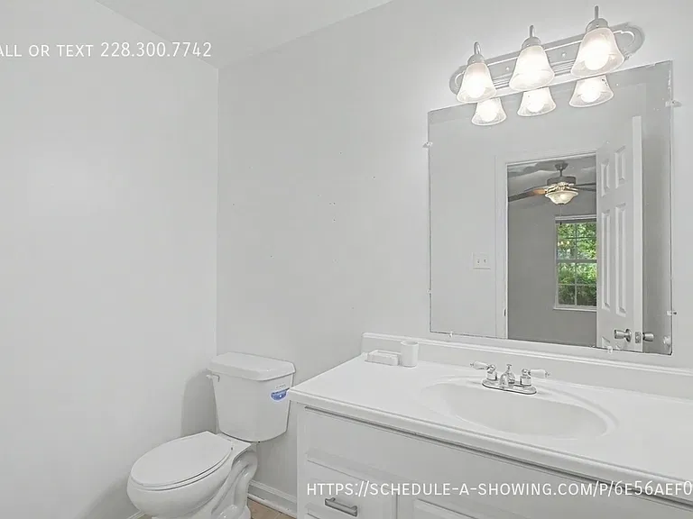 124 30th 1/2 St #B — Photo 12