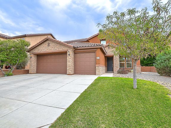 2nd image of 22 Monte Vista Dr NE
