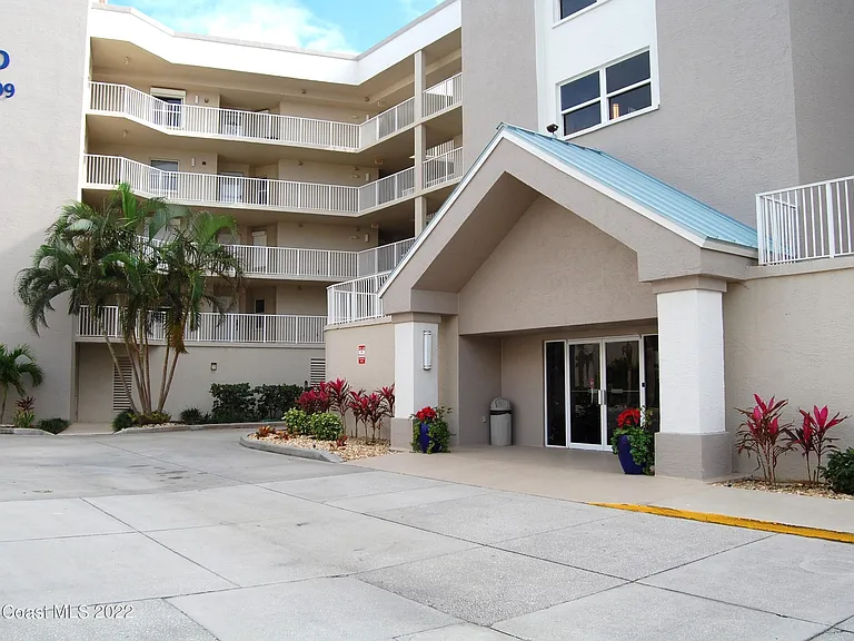 609 Shorewood Dr #203 — Photo 32