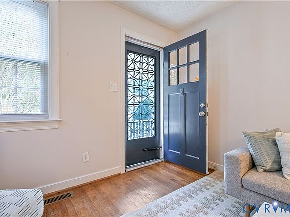 4th image of 3006 Porter St