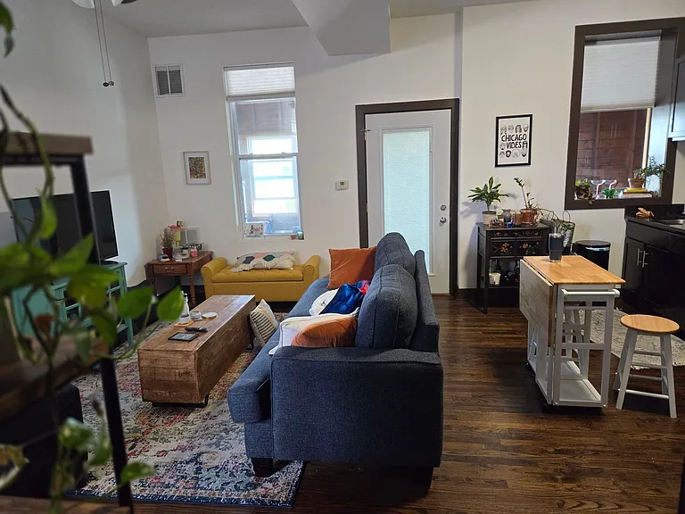 1753 W Augusta Blvd — Photo 2