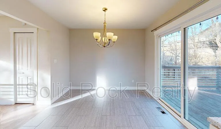 736 Squire St — Photo 3