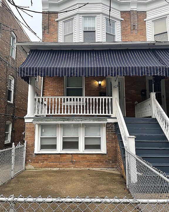 1st image of 220 N Chelsea Ave