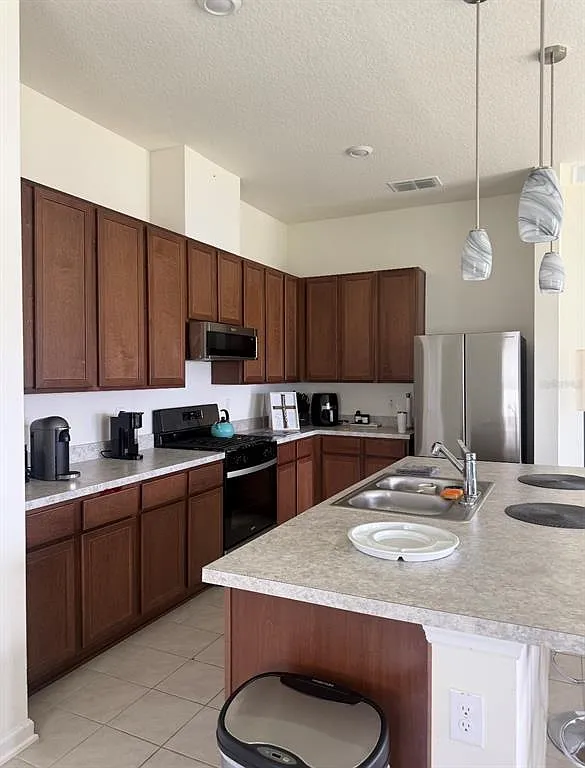 3 bed, 2.0 bath, 1377 sqft, $2,900 — Photo 4