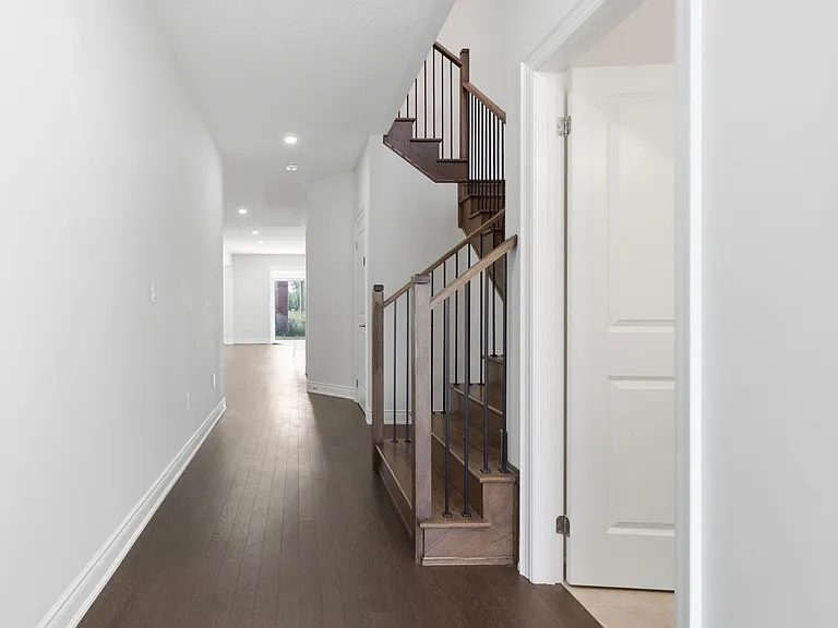 32 Bermondsey Way — Photo 4