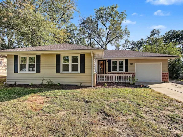 827 W 22nd St, Lawrence, KS 66046