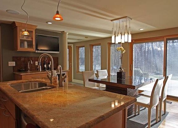 Beautiful bright dining area