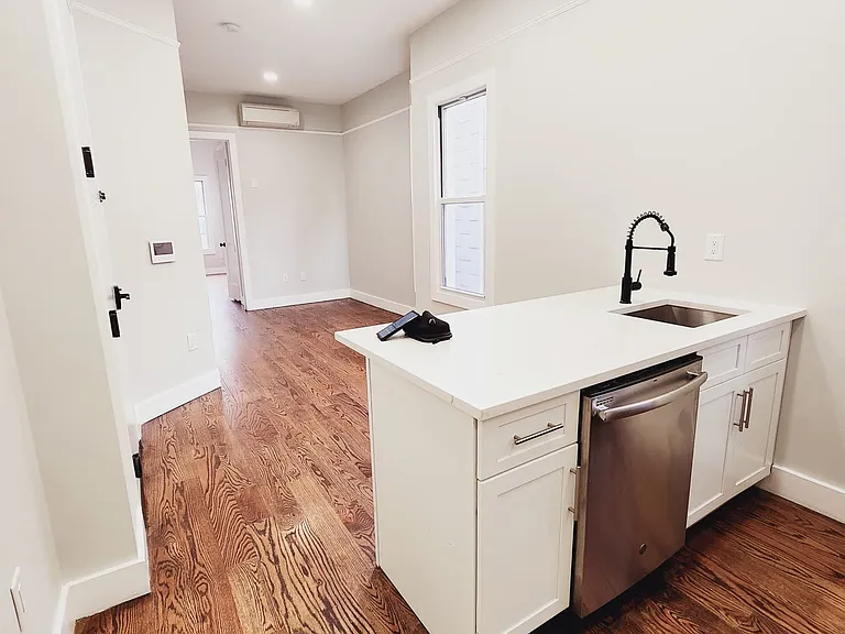 112 Duncan Ave #1C — Photo 3