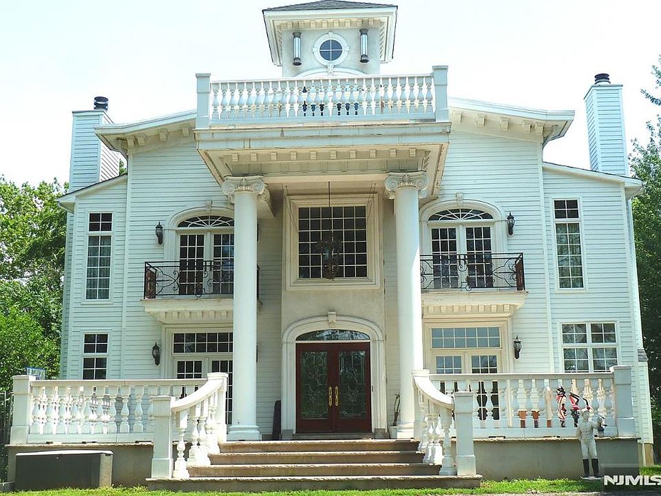 1st image of 42 River St