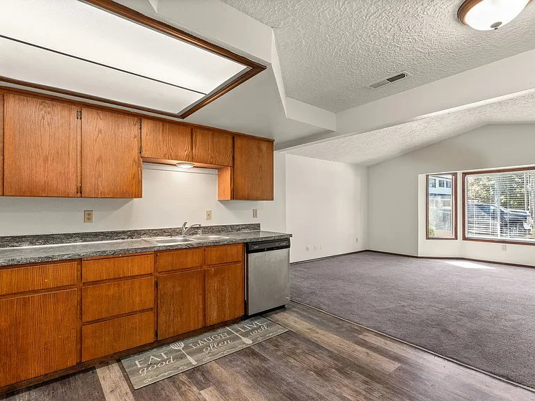 3605 NE 49th St — Photo 12
