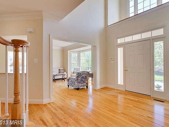 3rd image of 3235 Foxvale Dr