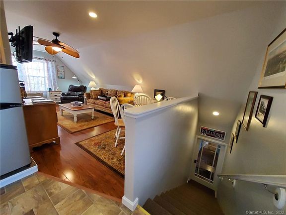 5th image of 33 Chapman Ln