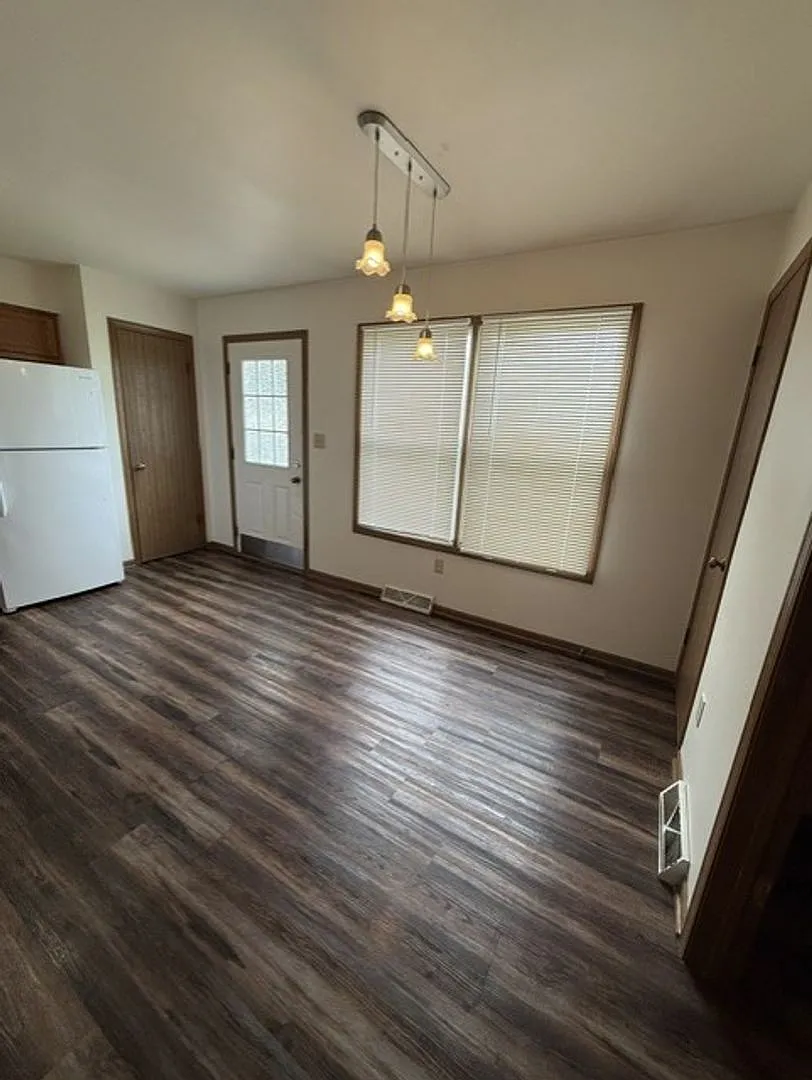 Prairie Estates — Photo 2