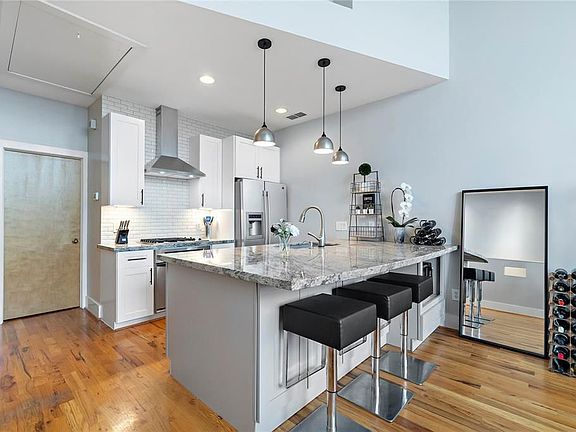 4th image of 1043 Bonner St #1043