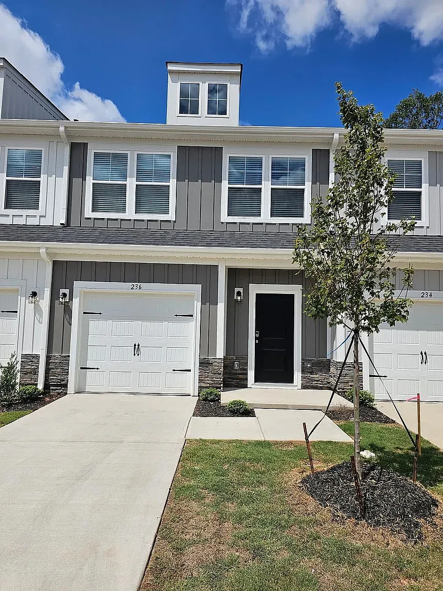 3 bed, 2.5 bath, 1470 sqft, $1,800 — Photo 1