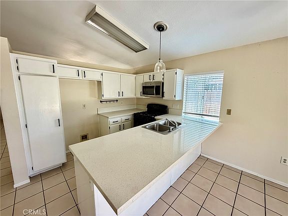 2nd image of 1053 Lilac St