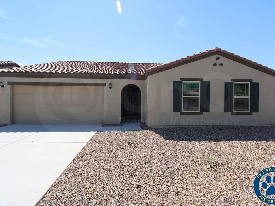 1517 E Desert Breeze Dr