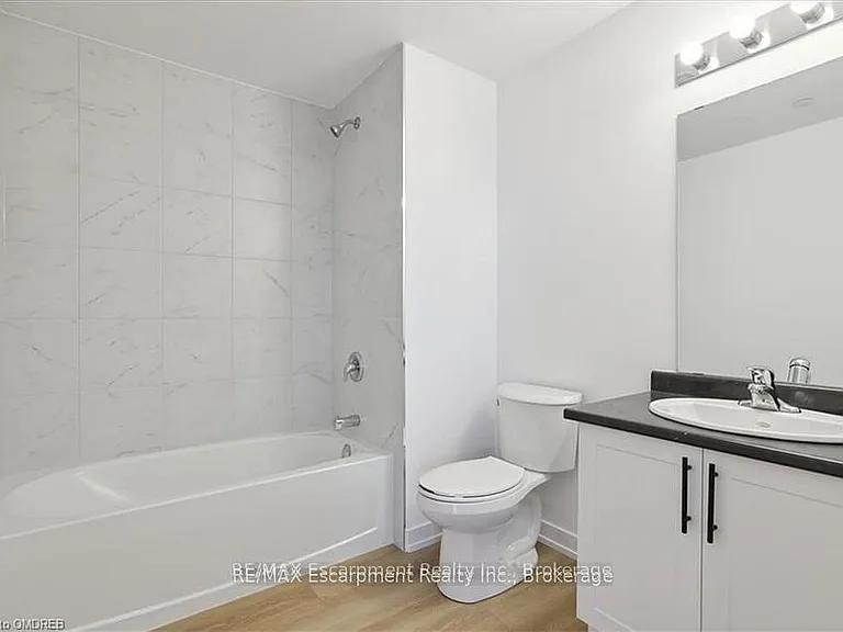 470 Dundas St E #423 — Photo 16