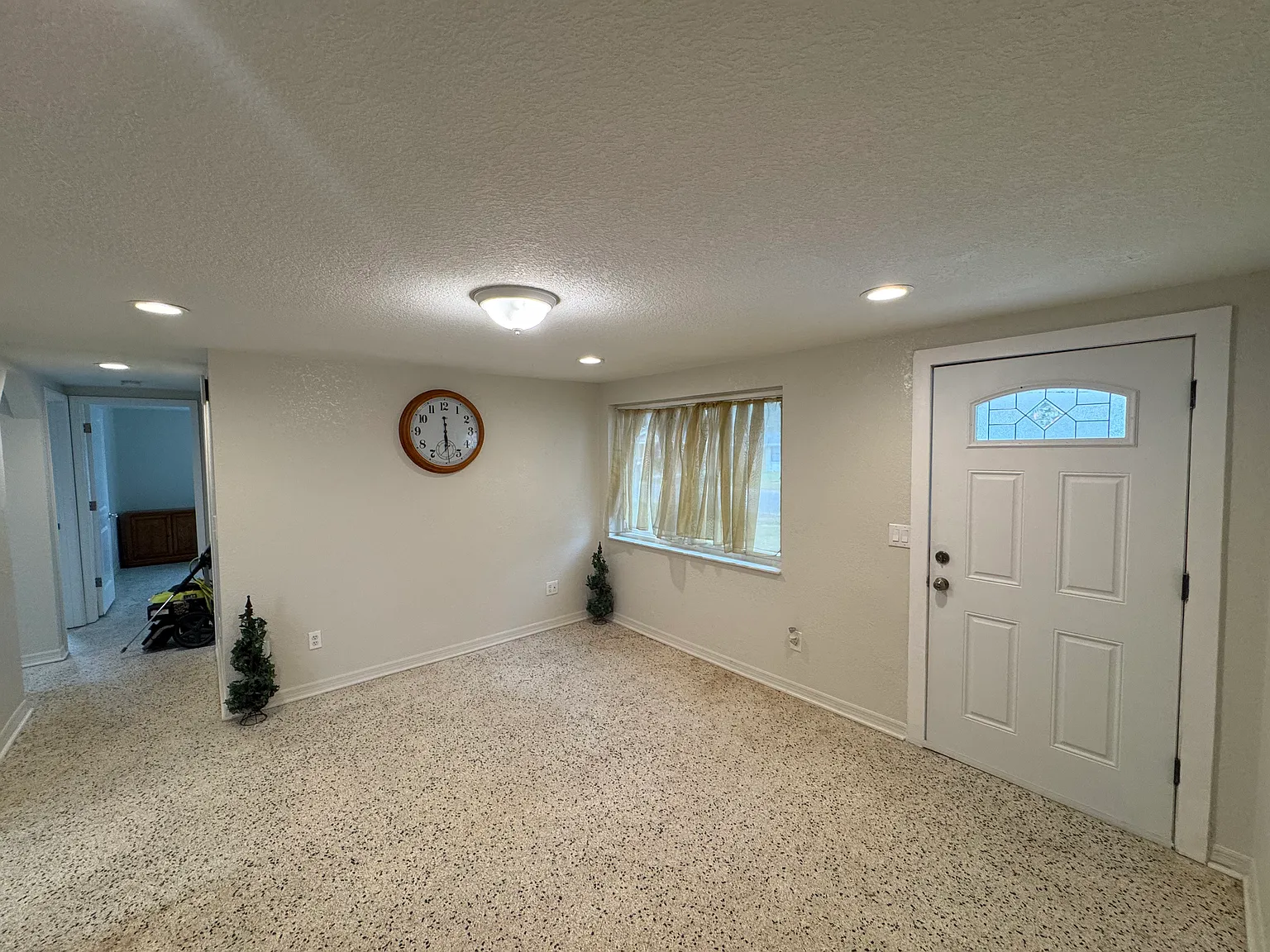 4 bed, 1900 sqft, $1,750 — Photo 2