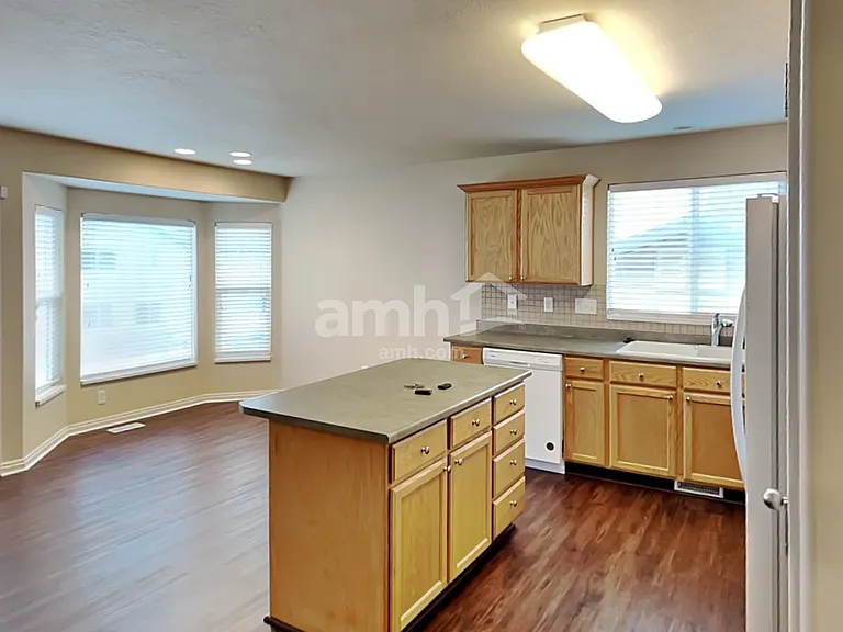 917 W Longleaf Dr — Photo 3