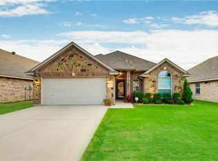 8316 Fall Crest Dr, Hurst, TX 76053