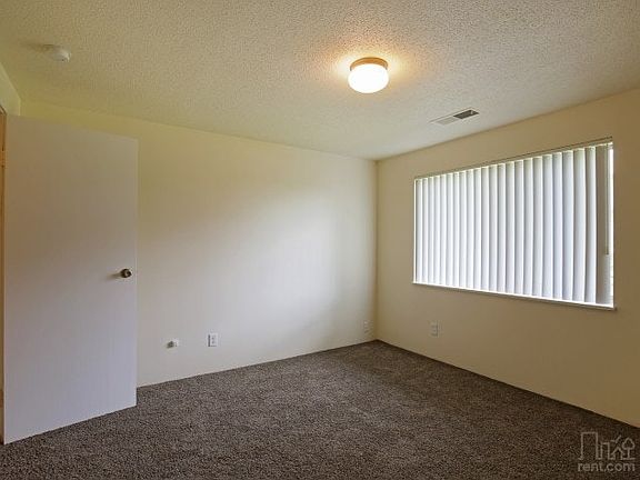 4th image of 8001 Campbell St