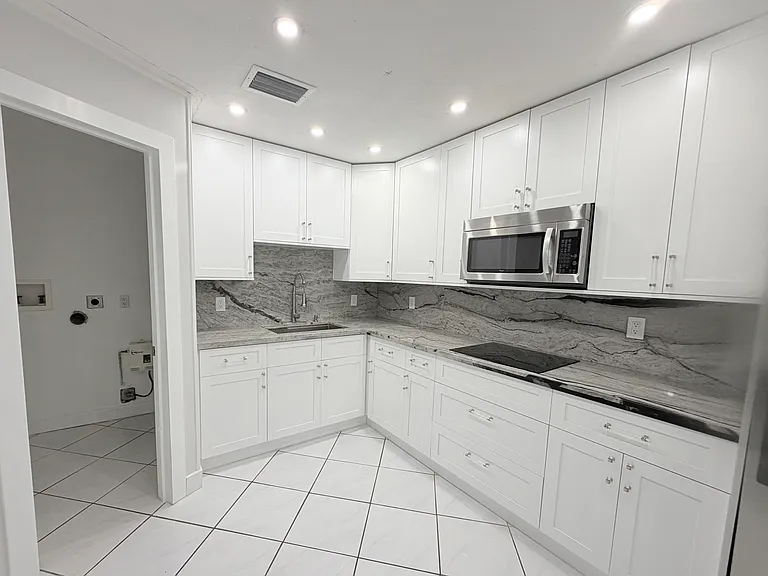 107 Rock Harbor Dr — Photo 3