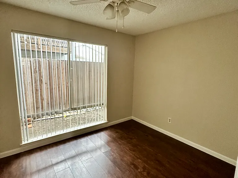 5101 Glide Dr #1 — Photo 12