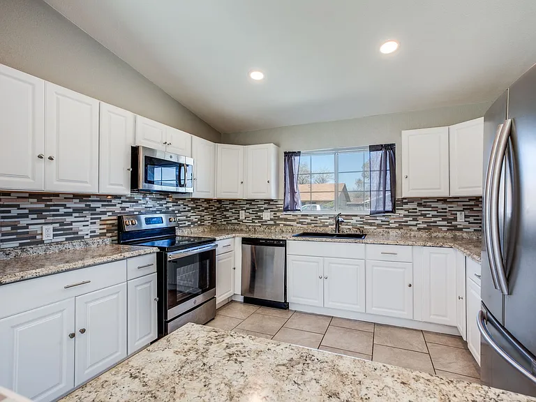 2610 Lakebriar St — Photo 5