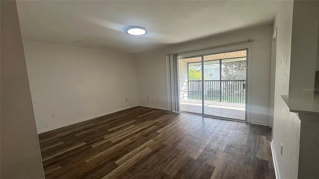 3 bed, 2.0 bath, 893 sqft, $1,700 — Photo 3