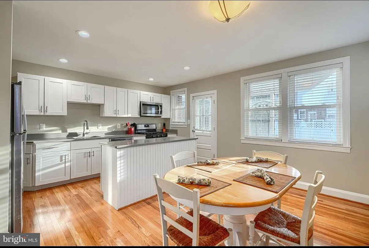4 bed, 1285 sqft, $1,800 — Photo 3