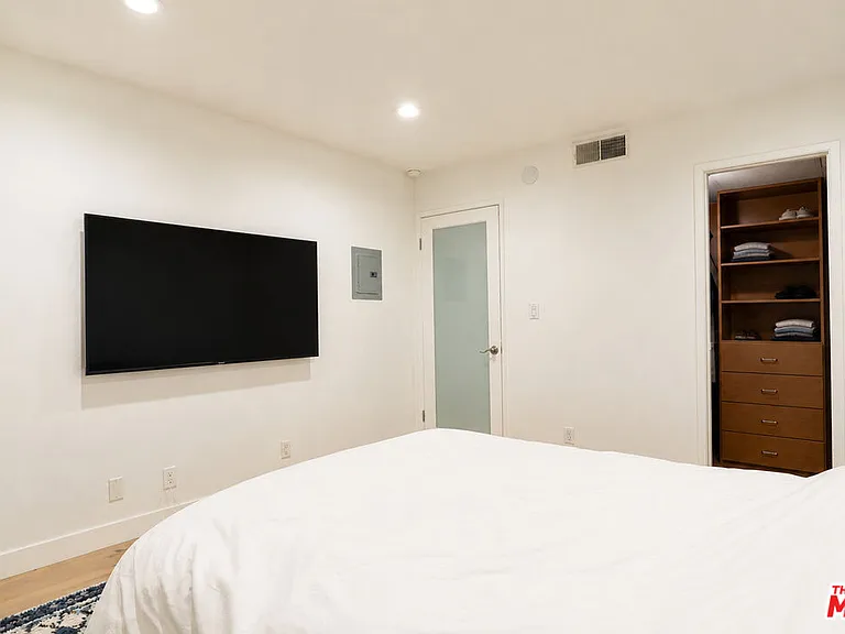 740 N Kings Rd #122 — Photo 10