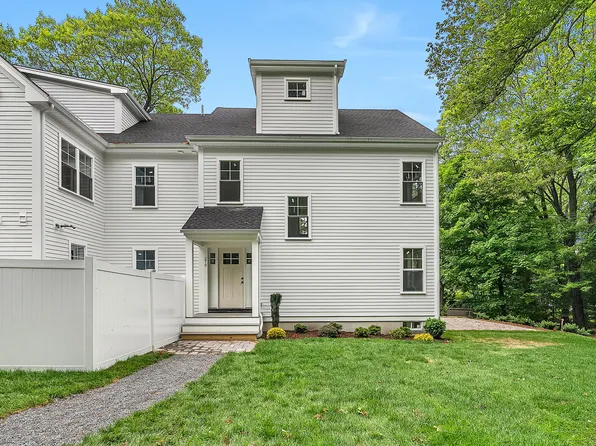 279 Brookline St #279, Needham, MA 02492