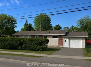 2473 Walkley Rd, Ottawa, ON K1G3H2