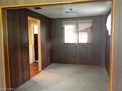 5th image of 3844 Saint Nicholas Dr