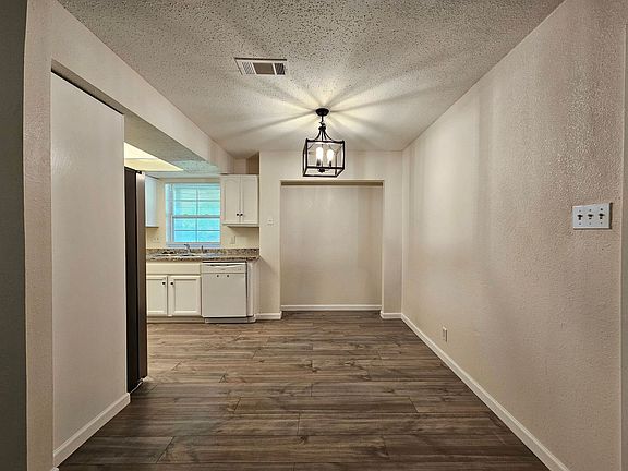 5th image of 1208 Preswick Cir