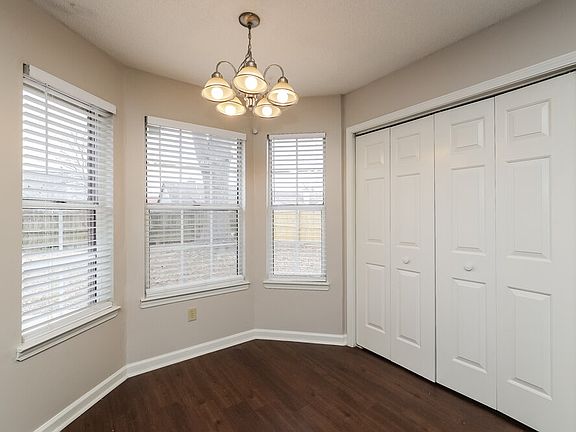 5th image of 7063 Hampton Dr