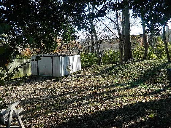 3rd image of 121 Colemont Dr