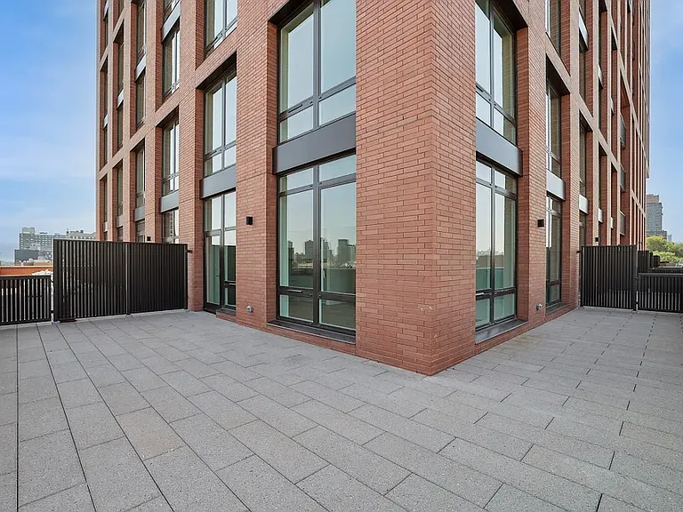 2035 5th Ave #5E — Photo 2