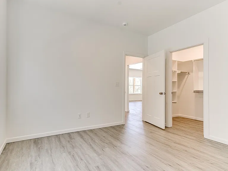 1425 E Park Pl — Photo 4