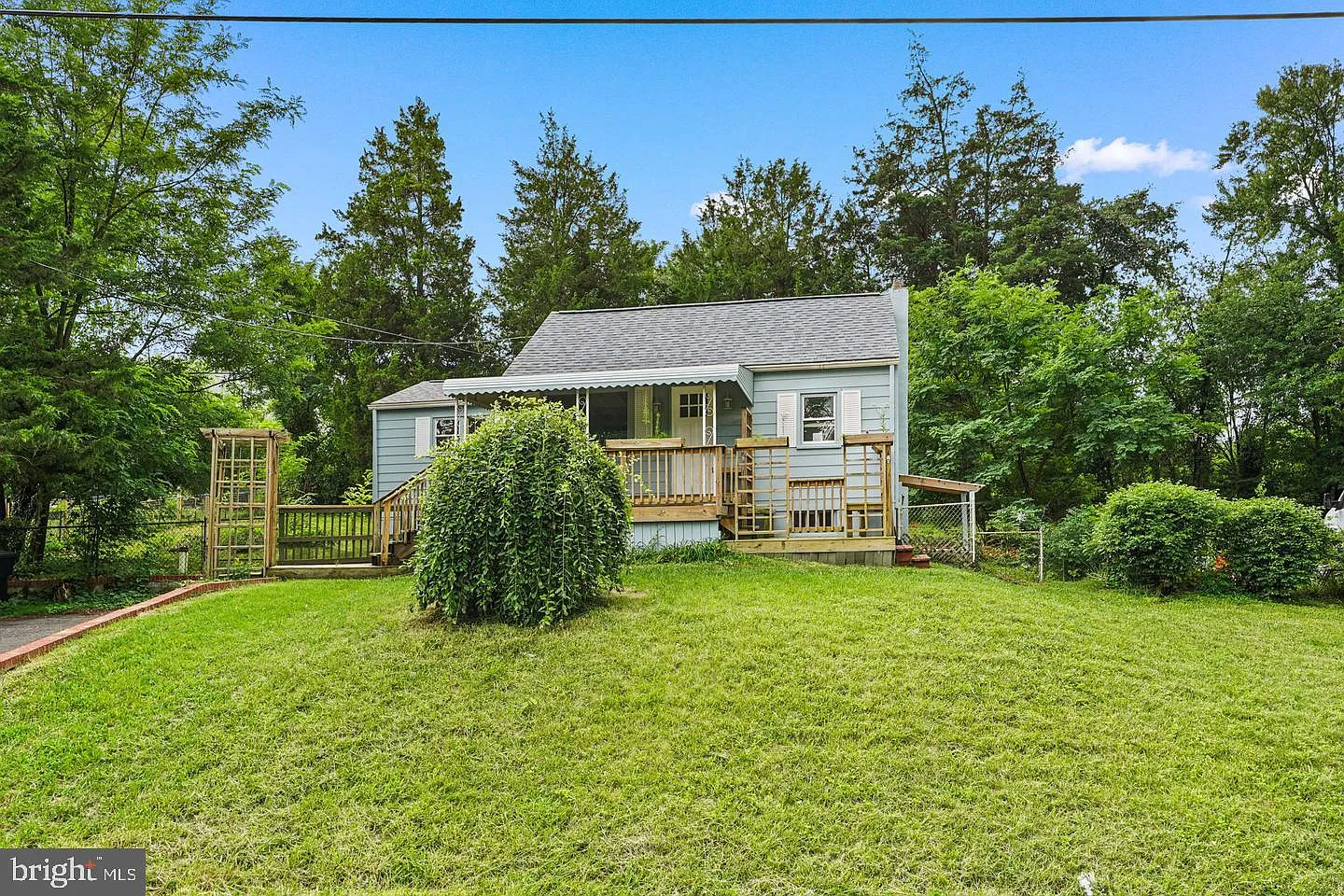 3 bed, 1.0 bath, 837 sqft, $2,250 — Photo 1