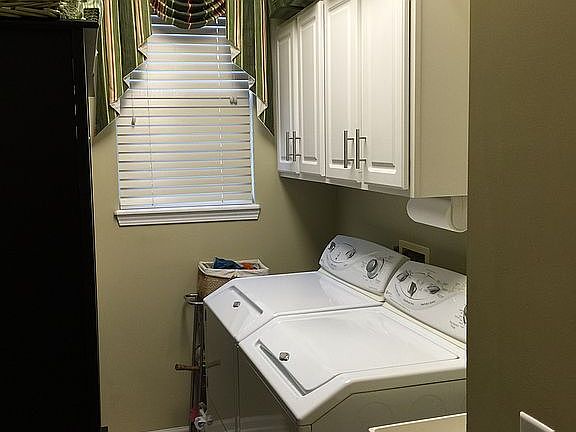 4th image of 8467 Vintage Ln