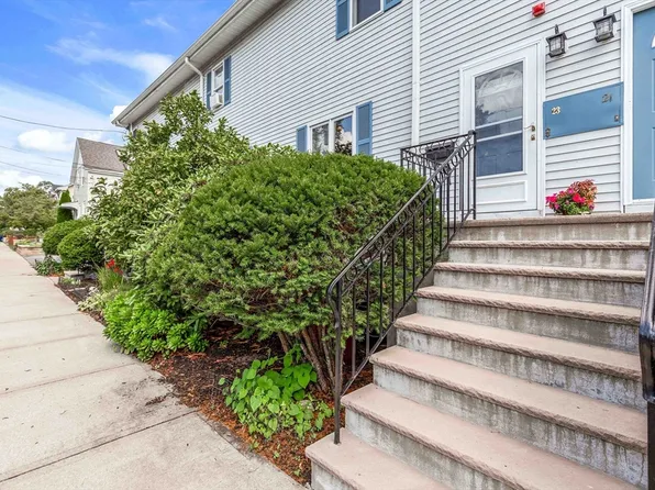 23 Waverly Pl Unit 23, Melrose, MA 02176