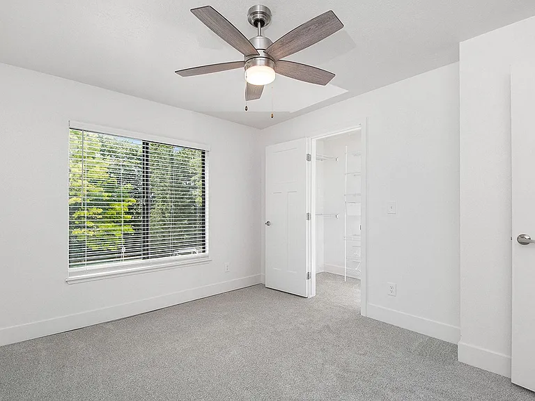 The Crossings Apartments — Photo 22