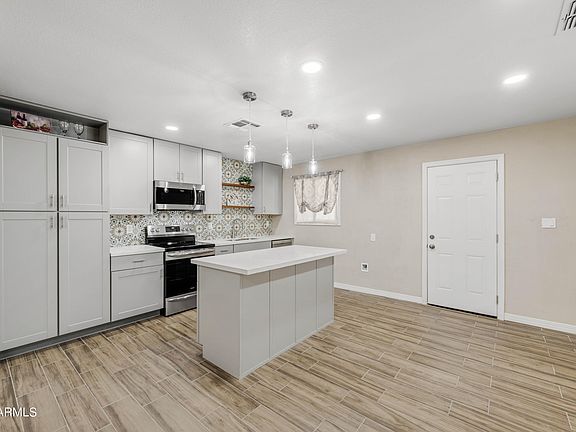 5th image of 2637 N 52ND Avenue