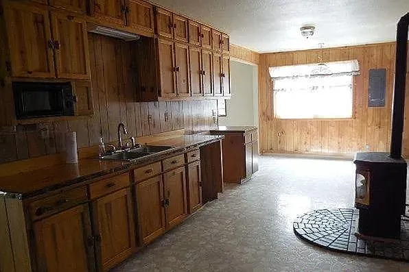 316 W Railroad Ave — Photo 4