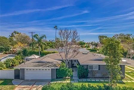 2112 Dover Dr