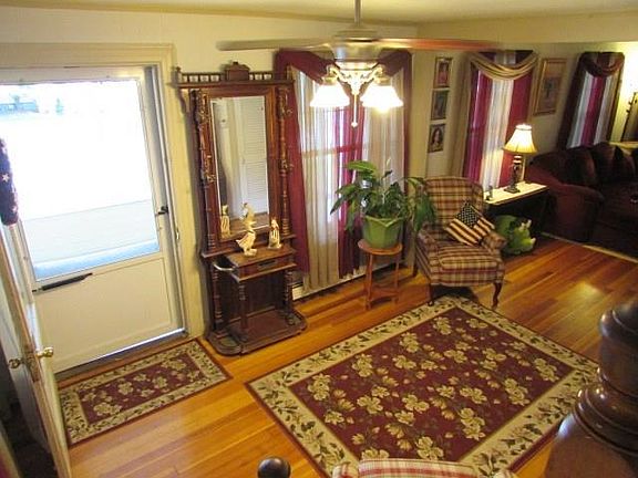 3rd image of 85 Woodland Rd